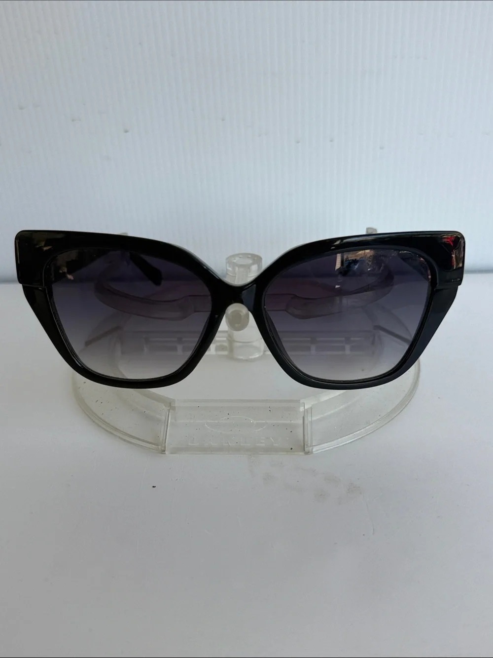 LUCKY BRAND, CHUNKY CAT EYE SUNGLASSES WITH GRADIENT LENSES GLOSSY BLACK